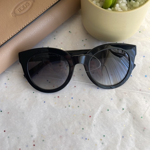 Tod's Accessories - RESERVED FOR BRIDGET! 🔥😎  DO NOT BUY  Black/ Silver Gradient TO 300